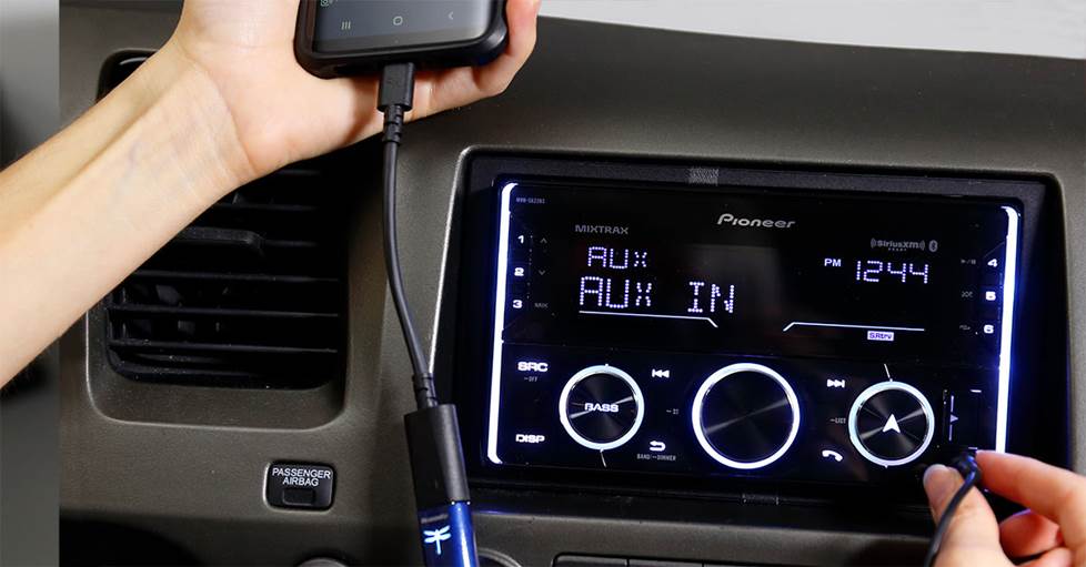 USB・AUXケーブルを通じてAmazonミュージックを車で聞く