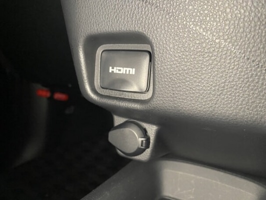 HDMI接続を使ってNetflixを車で見る